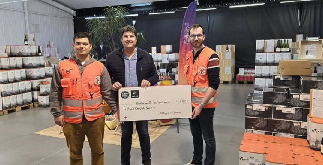 Saumur. La cave Robert et Marcel reverse 4 900 euros à la Croix-Rouge de Saumur