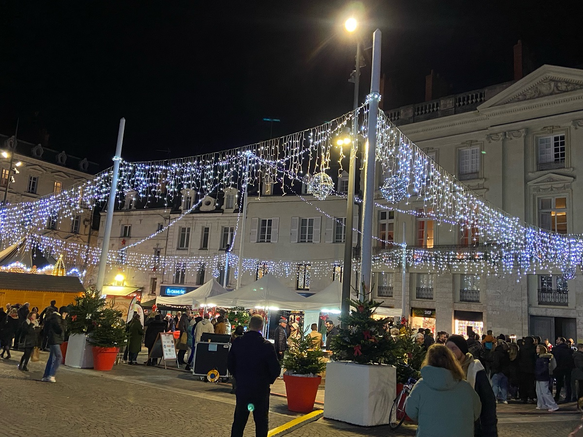 Saumur. En images : La ville s’illumine pour les fêtes de Noël